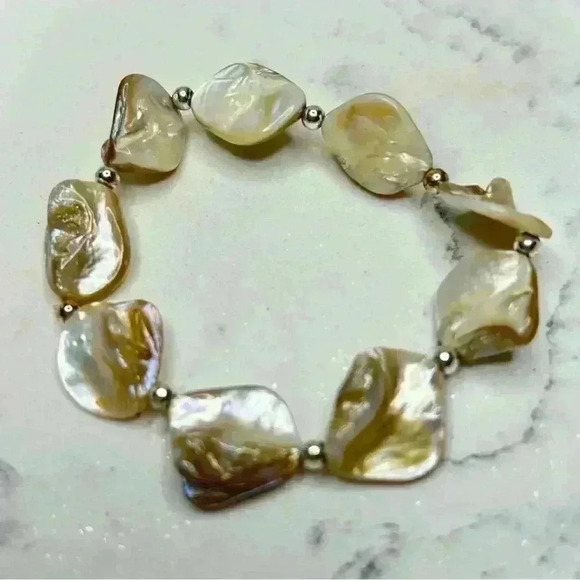 Pair of Seashell Bracelets - Picture 2 of 3